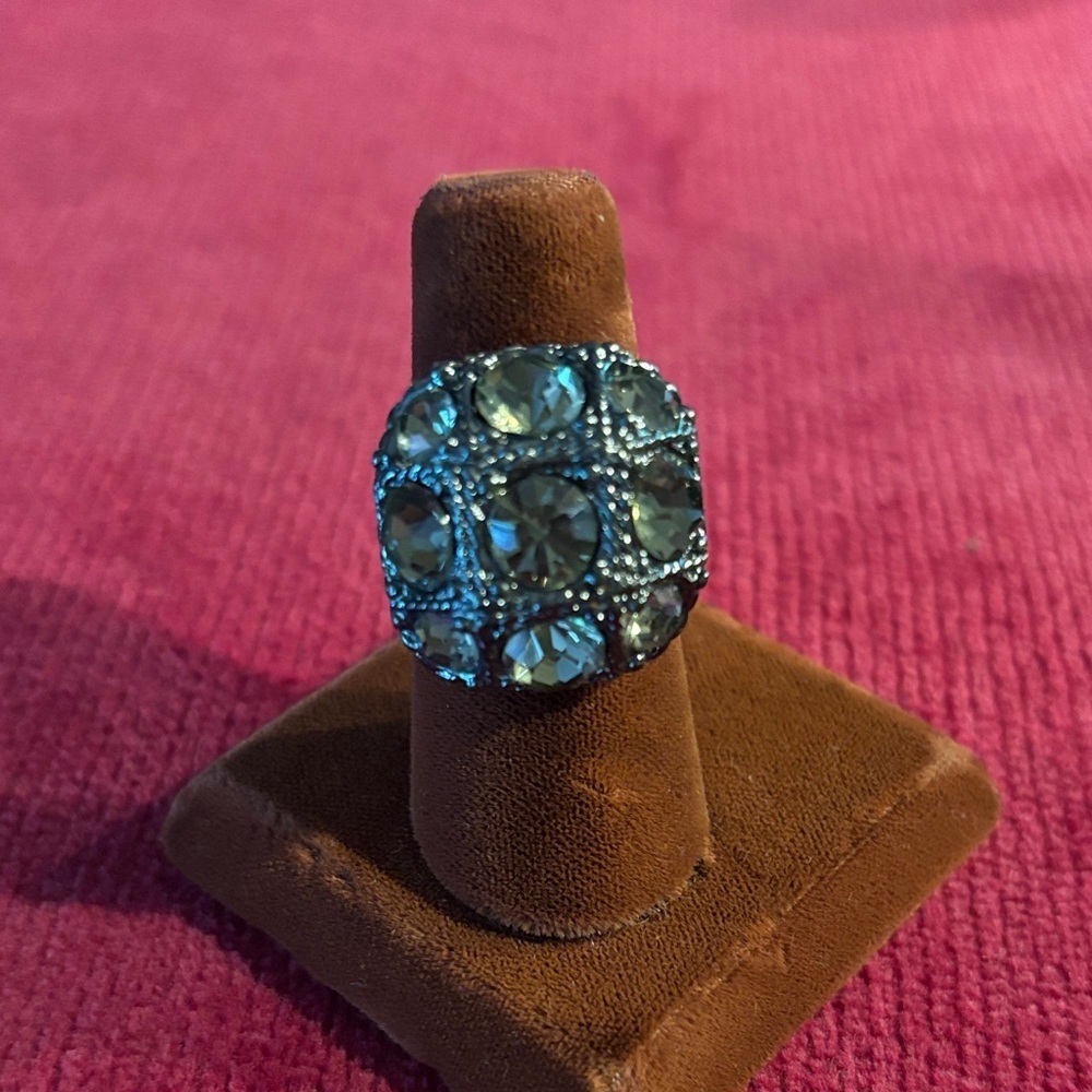 Elegant black Gemstone Ring